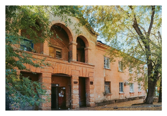 В объективе — аварийное общежитие на Панферова, 44 | Источник: Юлия Воропаева