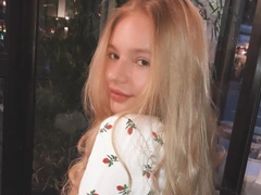 «Очень люблю свой нос»: Елизавета Пескова не собирается делать ринопластику