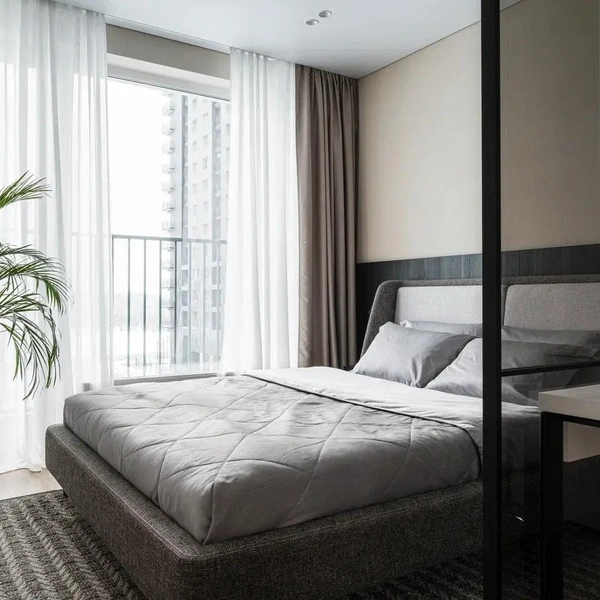 Кварцвинил, «А флор». Стены, краска, «Флюггер». Обои, «Декорация». Кровать двуспальная, Sleep house. Декор, Sunday market, Барс. | Источник: Наталья Бочкова