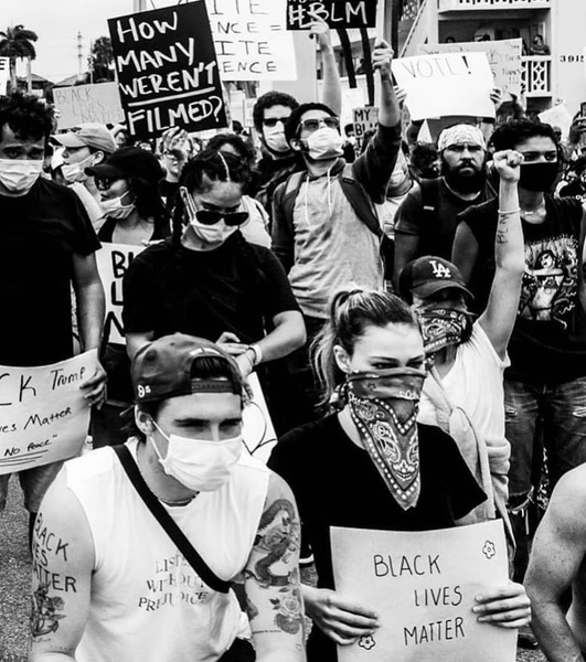 Бруклин Бекхэм поддержал движение Black Lives Matter татуировкой