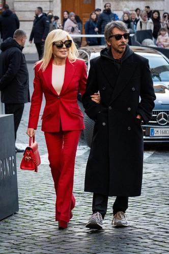 20 лучших выходов звезд в январе — от красных дорожек до стритстайла 20 лучших выходов звезд в январе — от красных дорожек до стритстайла