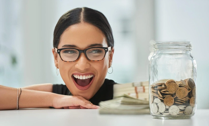 Деньги | Источник: iStockphoto/PeopleImages