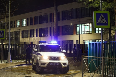 Мужчину, устроившего семейную разборку в Тюмени, ищет полиция