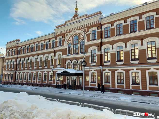 За семинарией явно следят лучше, чем за колледжем | Источник: Сергей Гендин / 164.RU