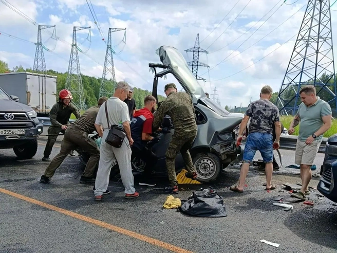Водитель «Лады» скончался от полученных травм | Источник: читатель E1.RU