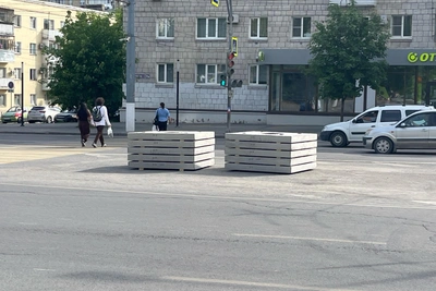 Волгоградцы заметили стройматериалы на перекрестках