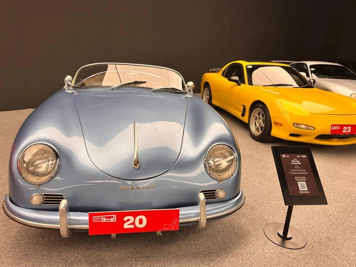 В 1948 году Porsche 356 стал первой серийной моделью немецкой компании. На выставке представлен спорткар 1956 года выпуска | Источник: Оксана Полякова