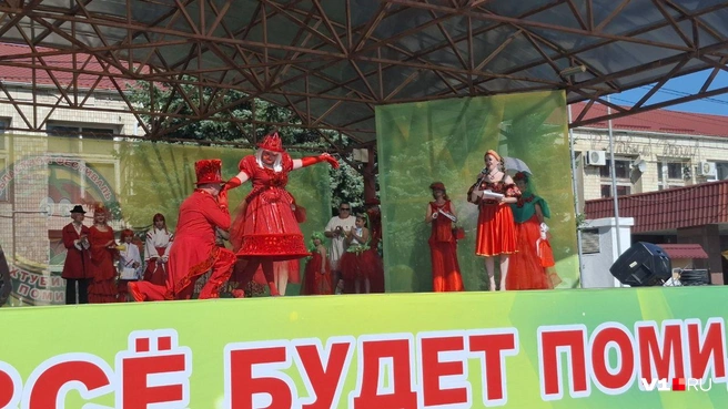 Костюмы победителей в буквальном смысле слова были блестящими | Источник: Тимофей Крылов / V1.RU