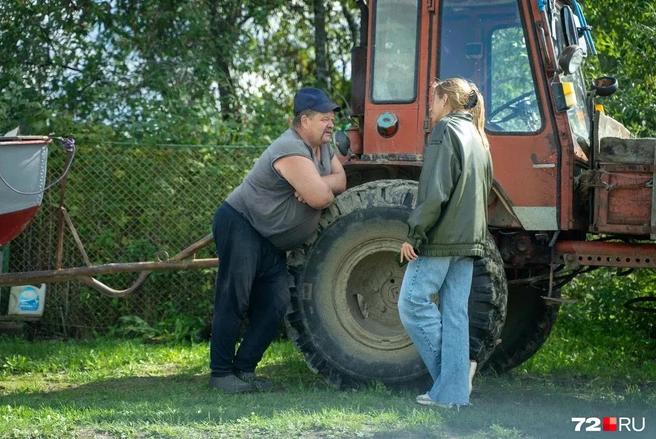 Анатолий живет в Бронниково. На кладбище похоронены его родные  | Источник: Илья Чикотин / 72.RU 