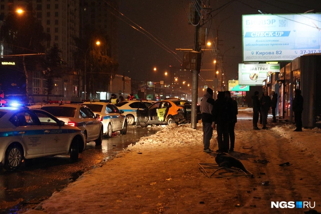 Место ЧП осматривают полицейские | Источник: Андрей Бортко / NGS.RU