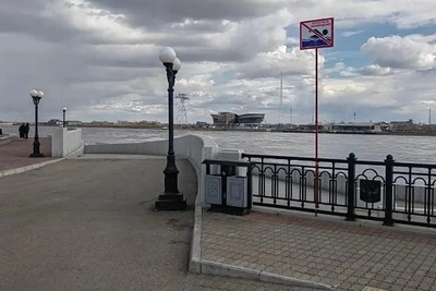 В Благовещенске на набережной Амура появились знаки «Купаться запрещено»
