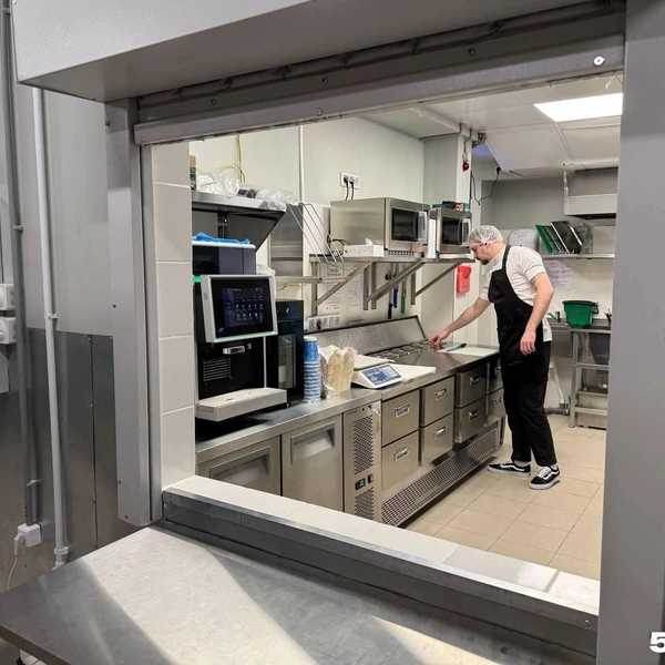 В дарксторах есть кухни, на которых готовят еду для «Есть горячее» | Источник: Наталья Пальникова / 59.RU