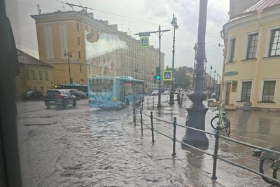 Площадь Невского затопило. Водоканал назвал самые мокрые районы