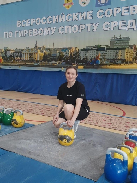 Соревновательная гиря у Ларисы&nbsp;— 16 килограммов, а тренировочная&nbsp;— 20 | Источник: Из архива Ларисы Лутошкиной