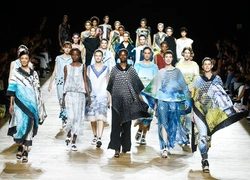 Небо, море, облака: Issey Miyake SS18