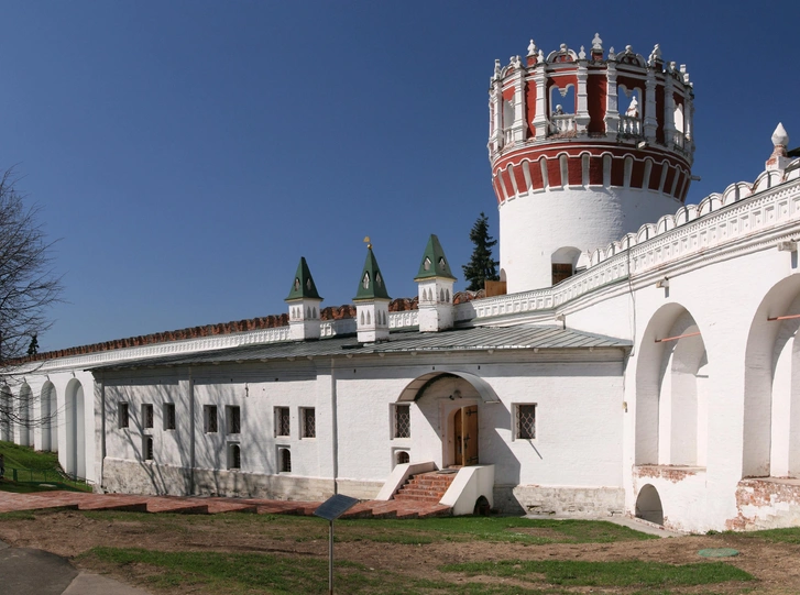 Стрелецкая караульня при Напрудной башне (Палаты царевны Софьи). В Палатах сейчас расположена музейная экспозиция. | Источник: wikipedia.org