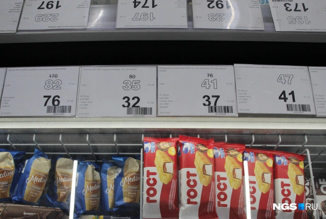 На каждом ценнике&nbsp;— две цены: розничная и мелкооптовая | Источник: Стас Соколов / NGS.RU