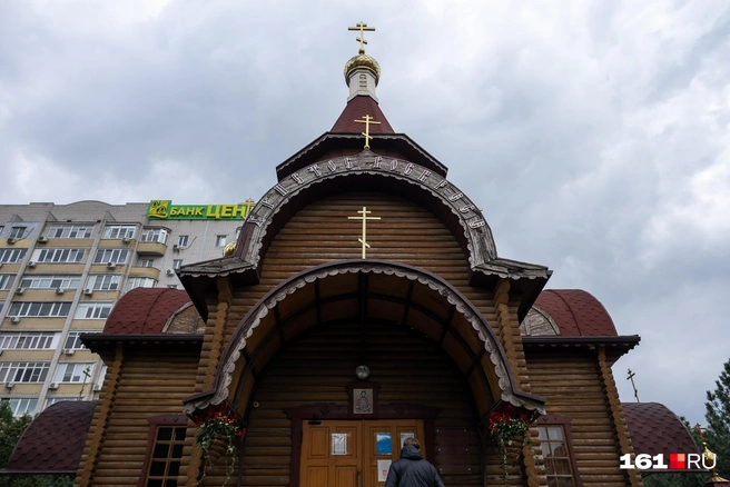 Над балкой расположились два храма. Это храм мученика Иоанна Воина | Источник: Евгений Вдовин / 161.RU