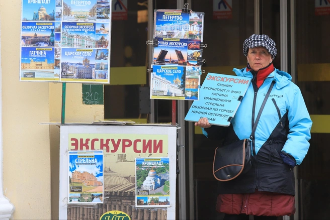 «Вопросы безопасности требуют дополнительных вложений». Власти Петербурга прокомментировали рост цен на водные экскурсии | Источник: Сергей Михайличенко / «Фонтанка.ру»