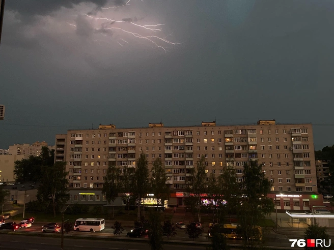 На Ярославскую область надвигается гроза | Источник: Кирилл Поверинов / 76.RU
