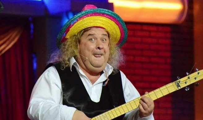 Источник: кадр из шоу «Кривое зеркало» (16+), «Россия 1», 2003 год