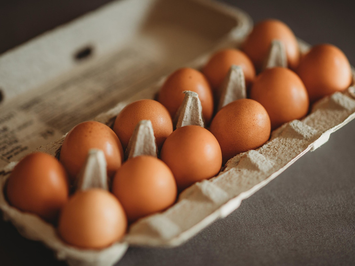 Как проверить свежесть яиц прямо в магазине: простой трюк, о котором вы точно не знали