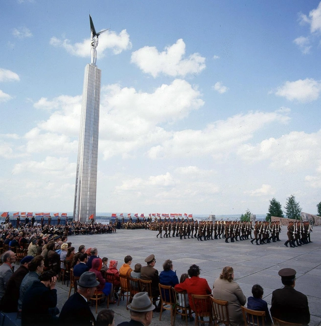 Таким был парад в честь Дня Победы в Великой Отечественной войне в 1979 году | Источник: фотофонд Центрального государственного архива Самарской области