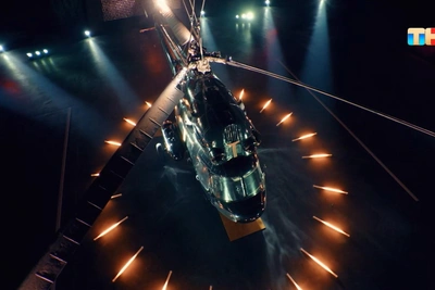 Титаны поднимали вертолет руками в новом испытании