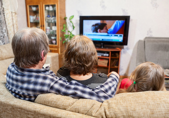 Долгие просмотры телевизора увеличивают риск внезапной смерти