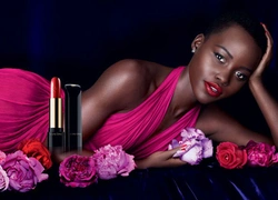 Лупита Нионго снялась в кампании Lancome