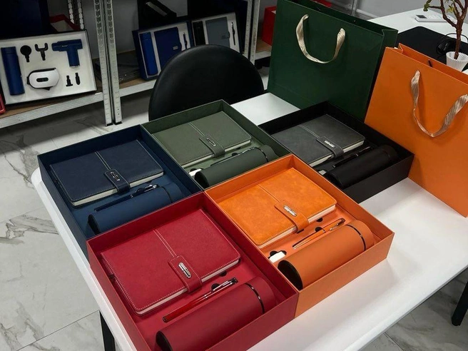 Компания открылась совсем недавно, но уже поражает ассортиментом и качеством брендирования на товарах | Источник: ООО «Сезон подарков»