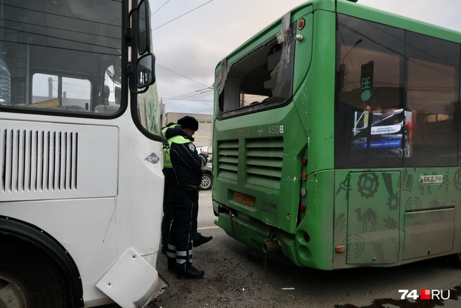 Маршрутка врезалась во впереди ехавший автобус | Источник: Наталья Лапцевич