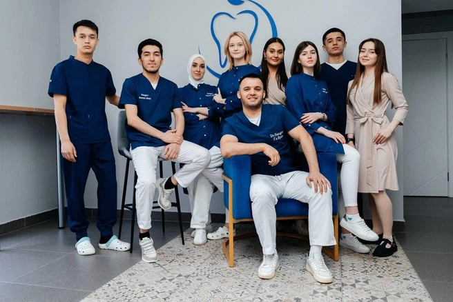 Команда клиники предлагает широкий спектр услуг — от профилактических осмотров до сложных челюстно-лицевых операций | Источник: «Стоматологическая клиника Сангова»