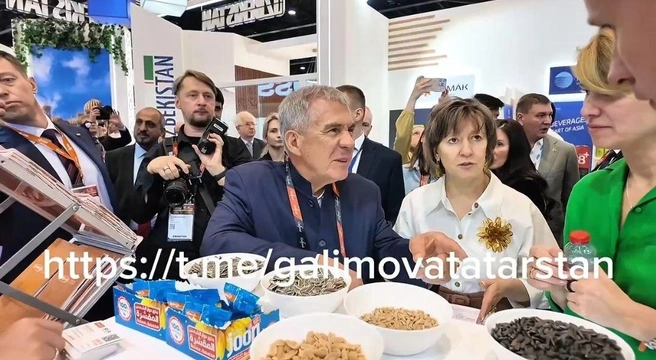 Минниханов высоко оценил пензенские семечки | Источник: ГАЛИМОВА / T.me