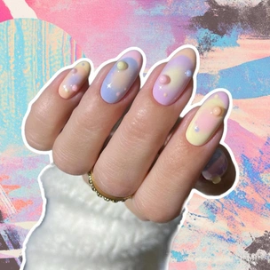 Пастельный маникюр с френчем и аурой — самый милый дизайн ногтей на весну 2026