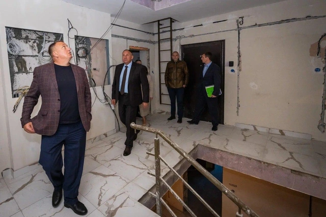 Глава Ханты-Мансийска побывал на стройплощадке и проверил, как идет реконструкция | Источник: Максим Ряшин / T.me