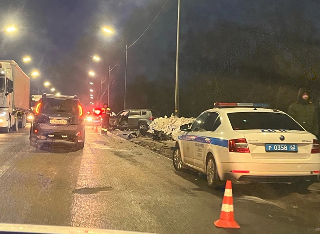 В ДТП с зерновозом на Южной окружной пострадали семь человек | ya62.ru