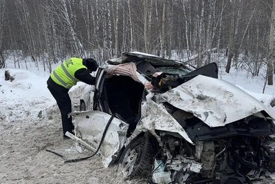 Столкновение на трассе Екатеринбург-Тюмень отправило грузовик в кювет