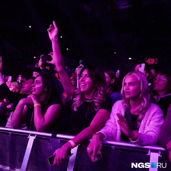 Зрители восторженно встретили артистку  | Источник: Александр Ощепков / NGS.RU 