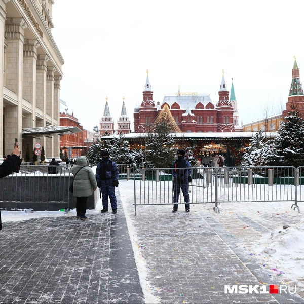 Попасть на Красную площадь со стороны Моховой улицы не получится | Источник: Татьяна Спиридонова / MSK1.RU