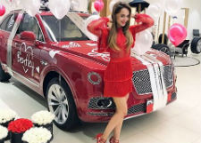Анна Калашникова получила в подарок авто за 20 миллионов