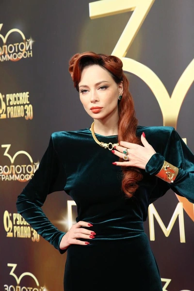 Настасья Самбурская | www.starhit.ru