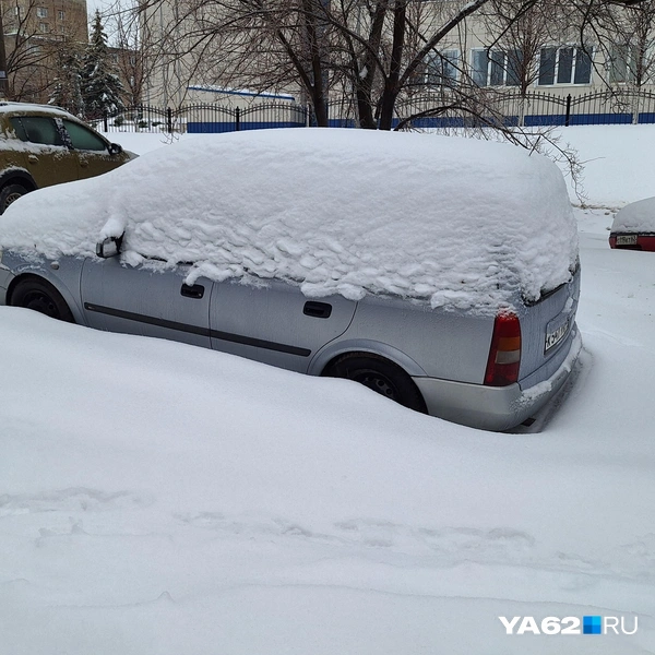 Некоторыми рязанцам будет нелегко откопать свой автомобиль из-под снега | Источник: Мария Борзева / YA62.RU
