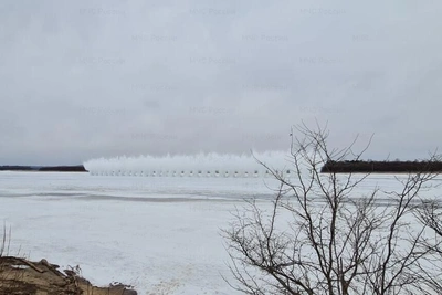 В Приамурье стартовали подрывы льда на реке Амур