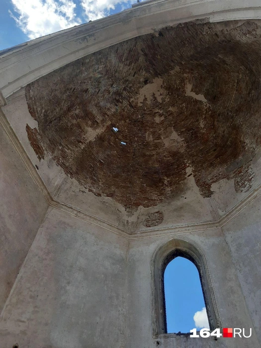 Купол церкви неплохо сохранился | Источник: Сергей Гендин / 164.RU