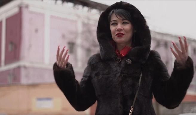 Лина перед свадьбой на фоне стен колонии | Источник: U-tv.ru