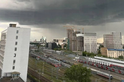 Ливень и град обрушились на Москву: фото и видео