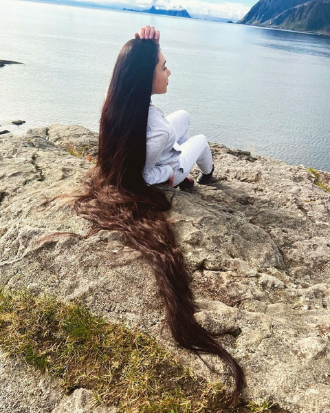 Как живет и выглядит девушка, которой запретили стричь волосы — диснеевская Рапунцель в реальном мире
