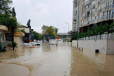 Ливень затопил Сочи: улицы под водой, риск селей