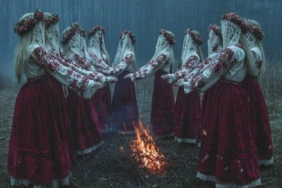 Масленичные гадания: старинные способы узнать будущее по блинам